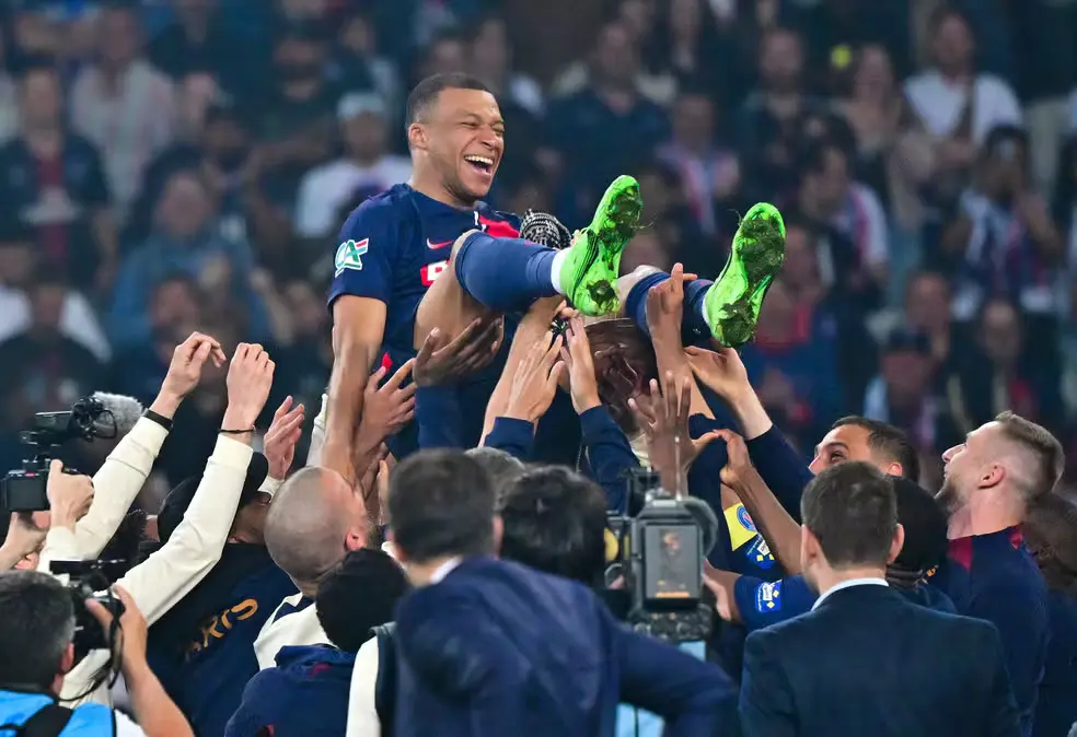 Mbappé được cầu thủ PSG khen ngợi sau trận chung kết Cúp Quốc gia Pháp